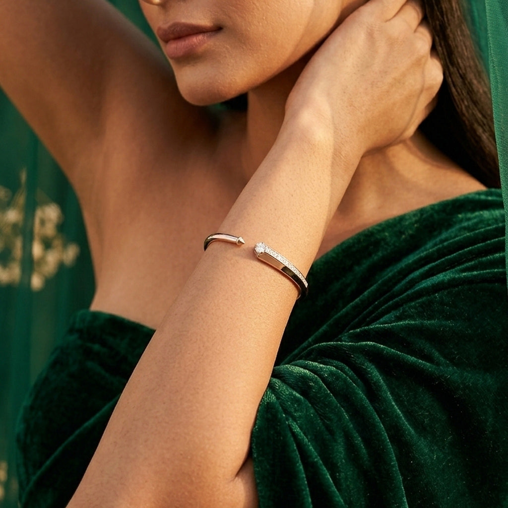 Élan Minimal Open Natural Diamond Bangle