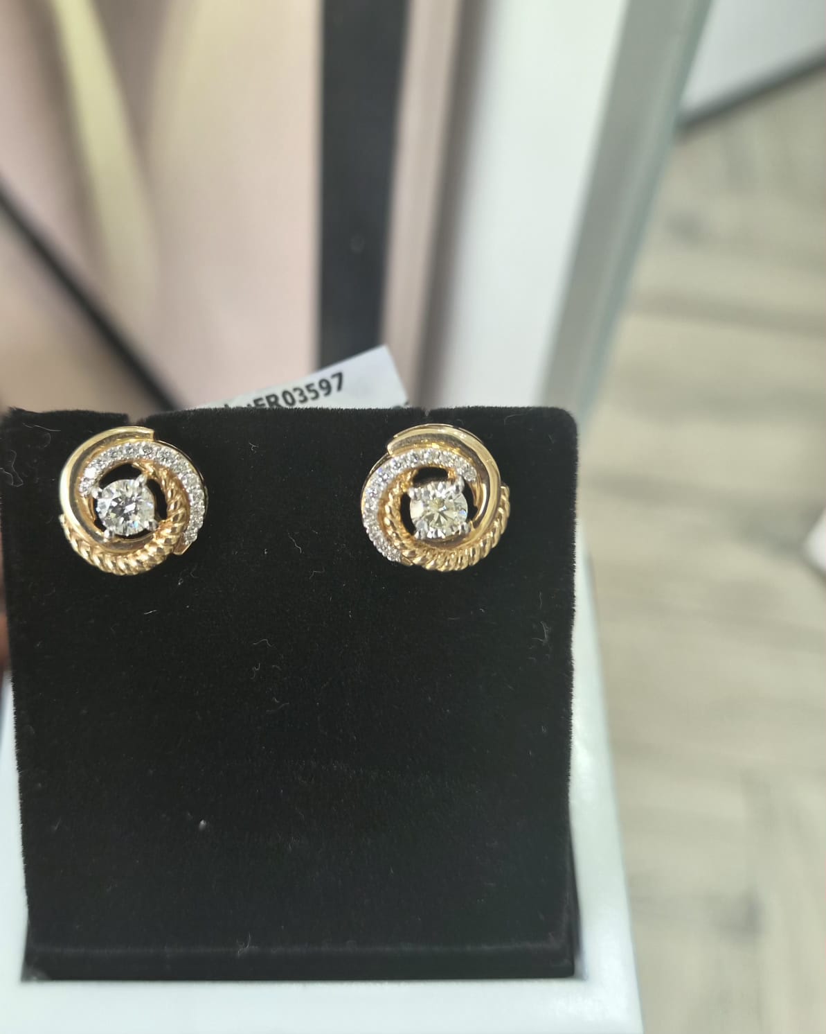 Circular Diamond Pendant Necklace